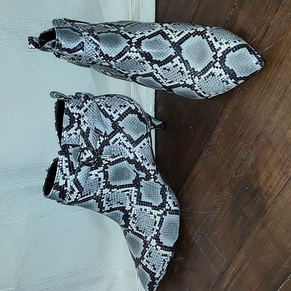 Circus by Sam Edelman Booties - Picture 2 of 7